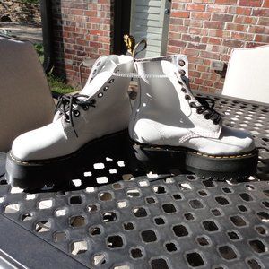 DR MARTENS Women's White Platform Leather Ankle Boots Size 8 NWOT!!!